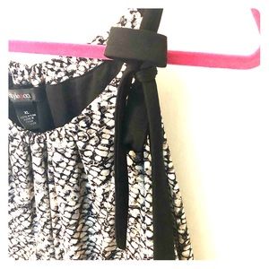 Tiered Top in shades of black, gray & white ⚜️